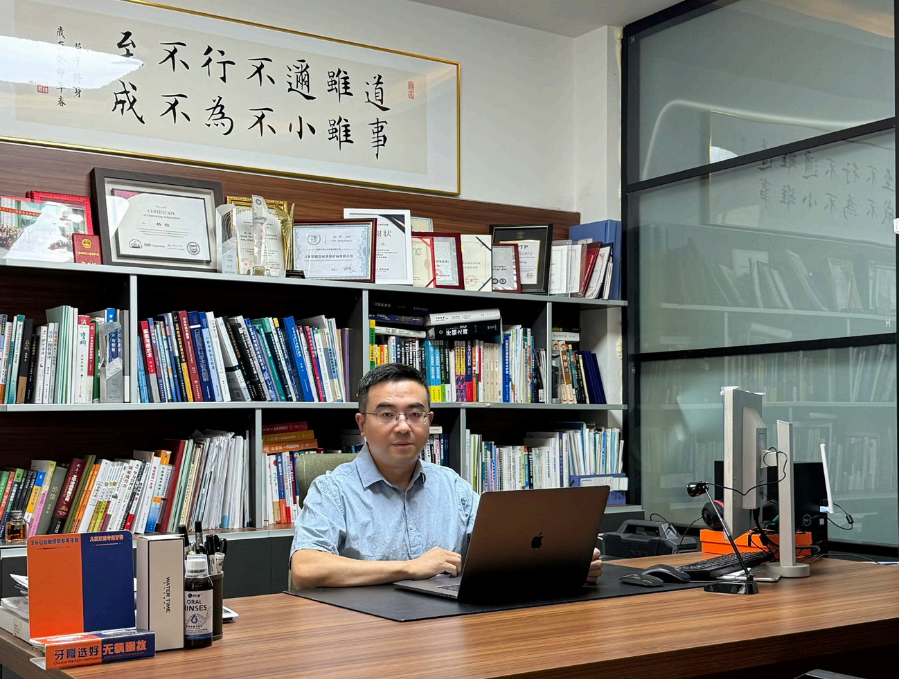 杨锐图片2.png 杨锐图片2.png
